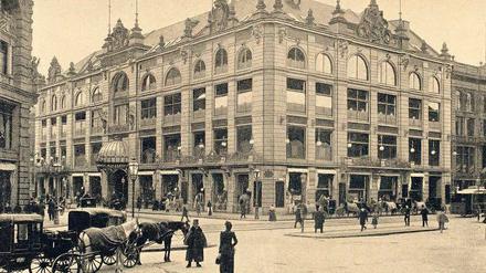 Letzter Schrei. Herrmann Gersons Warenhaus, hier um 1890 , stattete die feine Berliner Gesellschaft aus. 