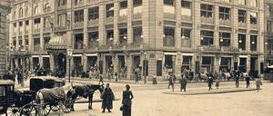 Letzter Schrei. Herrmann Gersons Warenhaus, hier um 1890 , stattete die feine Berliner Gesellschaft aus. 