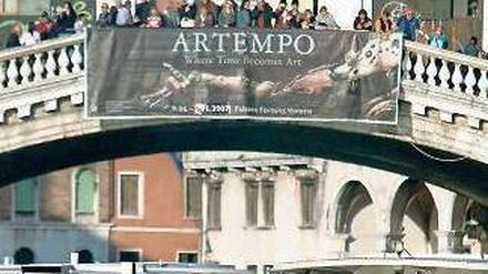 Gedränge. So sieht es normalerweise an der Rialto-Brücke aus. Foto: Reuters