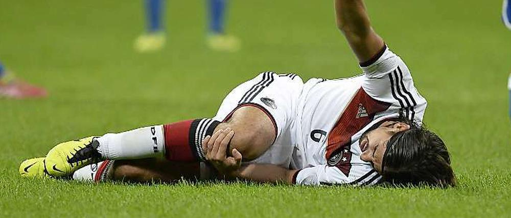 Schlimme Diagnose. Sami Khedira hat sich gegen Italien einen Kreuzbandriss zugezogen.