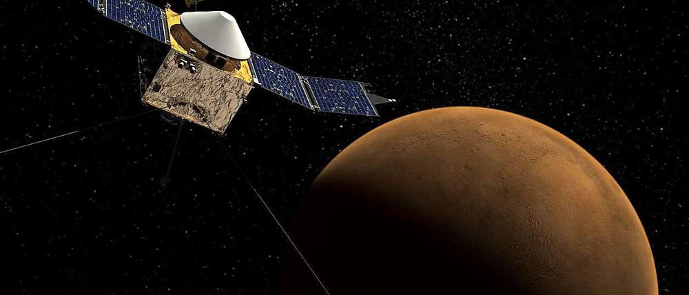 Marssonde. Die Maven-Mission soll aufklären, wie die obere Atmosphäre des Planeten beschaffen ist und warum er in den vergangenen Jahrmillionen so viel Gas verloren hat. 