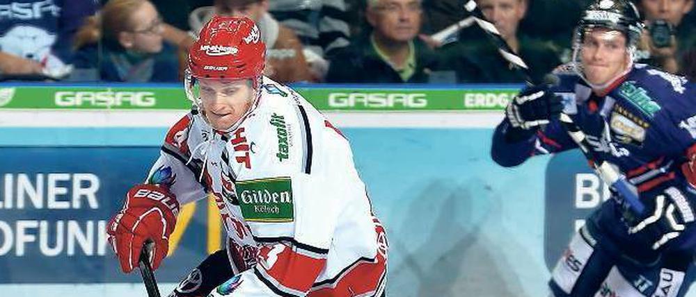 Berlin enteilt. Alexander Weiß wurde bei den Eisbären ausgebildet, war in der Profimannschaft aber zumeist nur Ergänzungsspieler. Bei den Kölner Haien ist der mittlerweile 26 Jahre alte Stürmer zum Leistungsträger gereift.