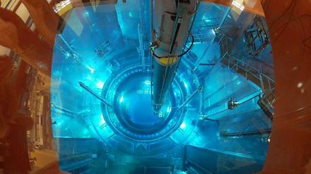 Teurer Betrieb. Bei jedem Brennelementewechsel, wie hier im Atomkraftwerk Isar 2, wird die Steuer auf die Uranbrennstäbe fällig. 