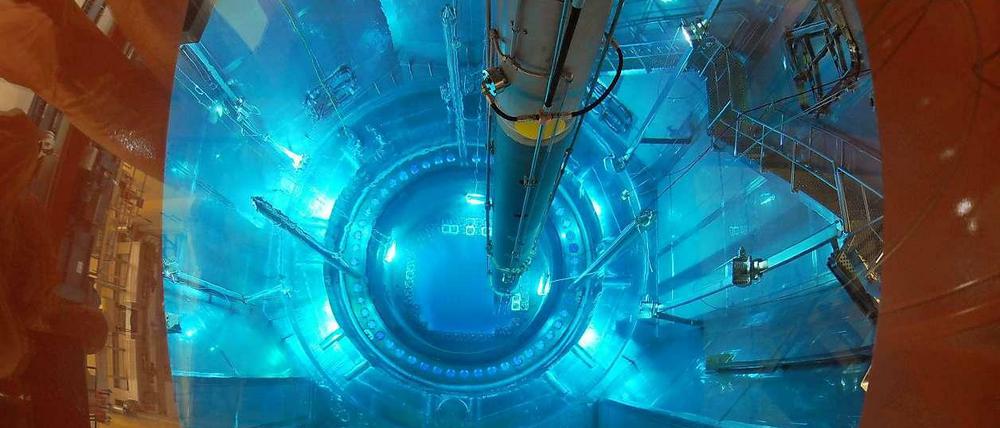 Teurer Betrieb. Bei jedem Brennelementewechsel, wie hier im Atomkraftwerk Isar 2, wird die Steuer auf die Uranbrennstäbe fällig. 