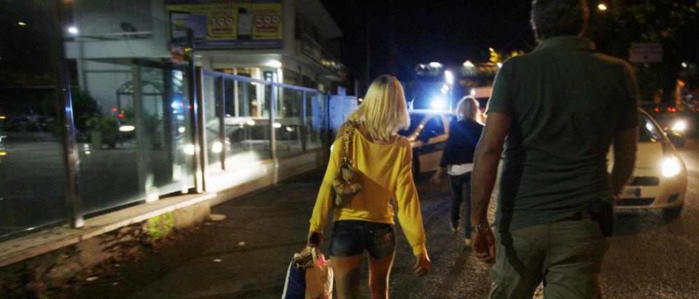 Berlusconis Italien. Immer mehr Minderjährige arbeiten als Prostituierte.