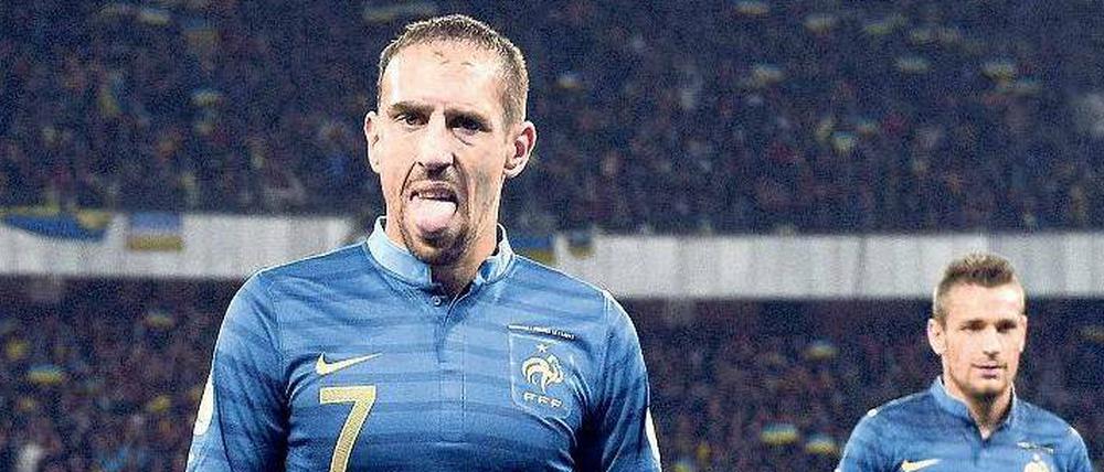 Schmerz auf der Zunge. Ribéry (r.) konnte Frankreich in Kiew nicht helfen. 