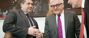 Auf dem Weg in die große Koalition? SPD-Chef Sigmar Gabriel, Fraktionschef Frank-Walter Steinmeier und Fraktionsgeschäftsführer Thomas Oppermann (von links).