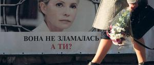 Der Fall Timoschenko ist derzeit eines der größten Hindernisse für die Annäherung des Landes an die Europäische Union. „Sie wurde nicht gebrochen. Und du?“ steht auf dem Plakat in der ukrainischen Hauptstadt Kiew.