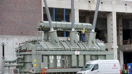 Das Ziel ist Energieeffizienz. Auch riesige Transformatoren - wie hier beim Steinkohlekraftwerk Moorburg im Süden von Hamburg - sollen von der Ökodesign-Richtlinie erfasst werden.