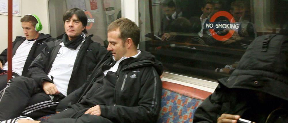 Joachim Löw (centre) enjoys the Bakerloo Line with Assistant Coach Hansi Flick (right) and striker Max Kruse (left).