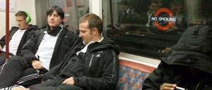 Joachim Löw (centre) enjoys the Bakerloo Line with Assistant Coach Hansi Flick (right) and striker Max Kruse (left). 