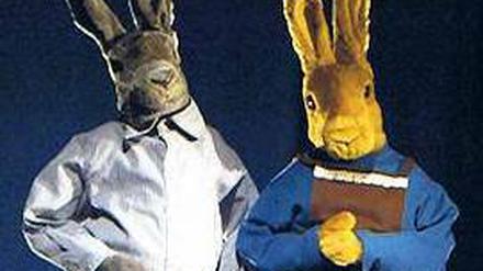 Peter Liechti porträtiert seine Eltern  in Gestalt von Hasenpuppen.