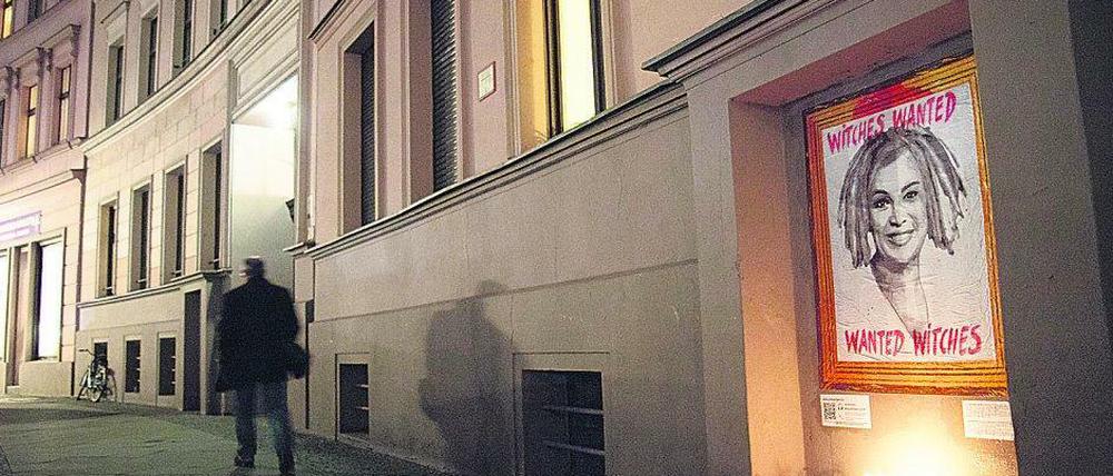 Zwei Berliner Künstler haben Porträts von Menschen auf Wände gemalt, an denen sich Diskussionen entzünden. Zum Beispiel ist die transsexuelle Drehbuchautorin Lana Wachowski unter ihnen zu finden.