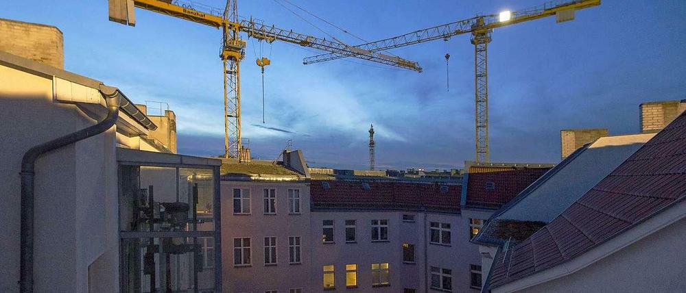 Laut Immobilienverband Deutschland (IVD) werde sich die beschlossene Mietpreisbremse negativ auf die Fertigstellung von Mietwohnungen auswirken.
