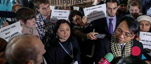 Nach 12 Tagen mit Wasser und Tee konnte der philippinische Delegierte Yeb Sano seine persönliche Mission zunächst nur einmal beenden. Er hatte aus Solidarität mit den Opfern des Supertaifuns Hayan während des gesamten Warschauer Klimagipfels gefastet. Ihm hatten sich weltweit Huntertausende Menschen angeschlossen. Das Ergebnis des Gipfels war dürftig, Yeb Sano konnte damit nicht zufrieden sein. 