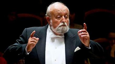 Krzysztof Penderecki beim Dirigieren.