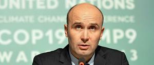 Marcin Korolec musste am Mittwochmorgen erklären, dass er auch weiterhin Präsident des UN-Klimagipfels bleibt, obwohl er als polnischer Umweltminister gerade gefeuert worden war. 