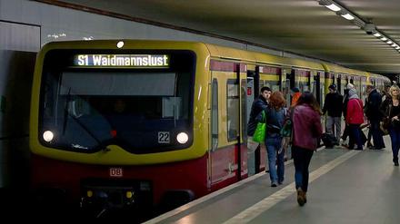 In Berlin ist die S-Bahn-Strecke zwischen Anhalter Bahnhof und Nordbahnhof gesperrt.