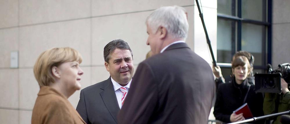 Bei den Koalitionsverhandlungen müssen jetzt die Chefs Merkel, Gabriel und Seehofer ran.