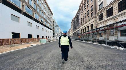 Baustelle wird Schaustelle. Die Friedrichstraße ist jetzt frei – aber nicht für Autofahrer.