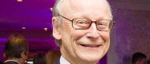John Gummer, Lord Deben, chairs the climate change comittee since September 2012. He was the longest serving State Secetary for the Environment. During the BSE-crisis he was resposible for the Ministry of Agriculture. 