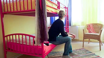 Eine Frau in einem Frauenhaus.