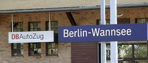 Ab in den Süden, der Sonne hinterher ... gleich neben dem S- und Regional-Bahnhof befindet sich die Autoladestation in Berlin-Wannsee.