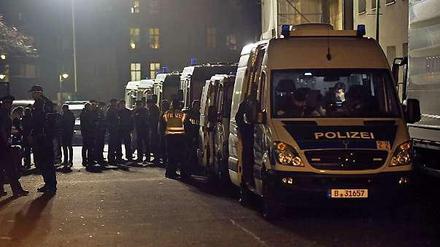 Die Polizei rückte zu Durchsuchungen an zwölf Orten in Berlin und Brandenburg aus.