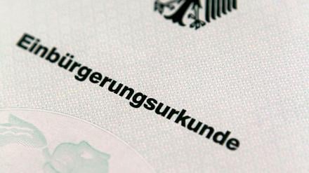 Eine Einbürgerungsurkunde.