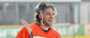 Constantin Braun kann wieder lachen - und wird auch bald wieder Eishockey spielen.