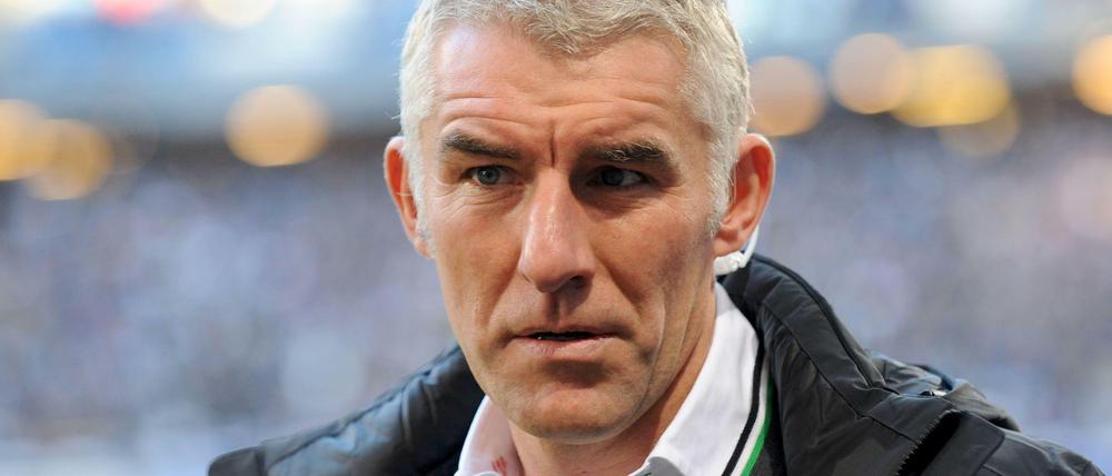 Mirko Slomka wirkt in Hannovers Krise ratlos.
