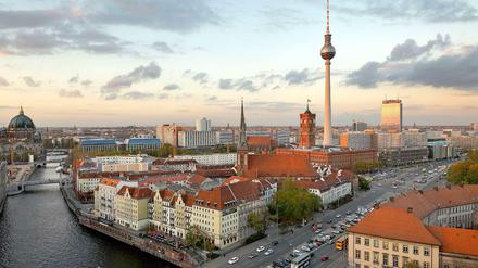 Blick auf Nicolaiviertel, Rotes Rathaus und Fernsehturm: die Planspiele für den historischen Stadtkern Berlins wurden erst einmal aufgeschoben.