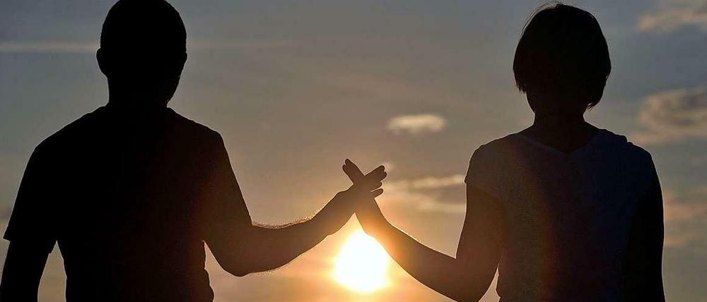 Paar im Sonnenuntergang.