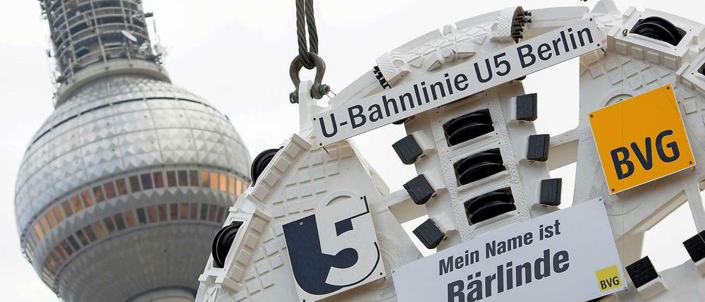 Der Tunnelbohrer "Bärlinde" an der Baustelle der U5. 