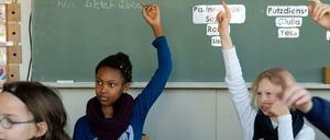 Hände hoch! Die Koalition hat sich auf ein neues Schulgesetz geeinigt.