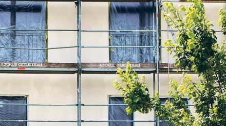 Wenn eine Mietwohnung in eine Eigentumswohnung umgewandelt wird, dann hat der Mieter der Wohnung ein Vorkaufsrecht – eigentlich.