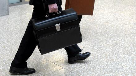 Topmanager verdienen im Schnitt das 53-Fache eines Durchschnittsverdieners - das wollen Union und SPD ändern.