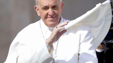 Papst Franziskus auf dem Petersplatz. 
