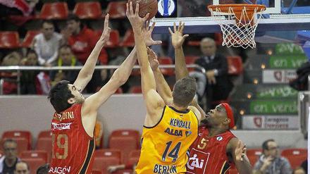 Albas Levon Kendall versucht alles, es war aber ein gebrauchter Tag für Albas Basketballer.