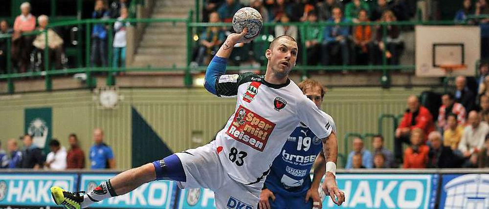 Linksaußen Petersen war mit sechs Treffern einmal mehr bester Füchse-Werfer.