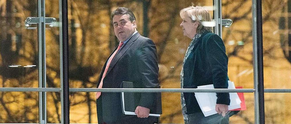 SPD-Parteichef Sigmar Gabriel Seit' an Seit' mit Vize-Parteichefin Hannelore Kraft.