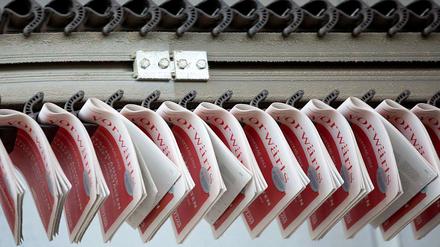 Auf Hochtouren. Die Druckmaschine mit den Exemplaren der SPD-Parteizeitung vorwärts, in der der Koalitionsvertrag enthalten ist - zur Kenntnisnahme durch alle SPD-Mitglieder. 