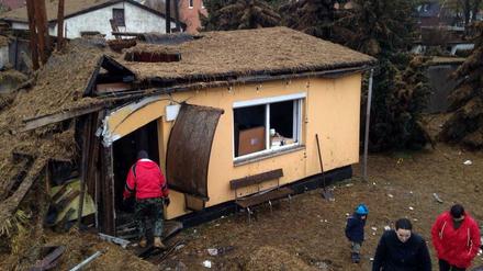 Dachschaden. Was nur noch eine Ruine ist, war einmal Paul Dietrichs ganzer Stolz. Nun hofft er auf Spenden von Bürgern.