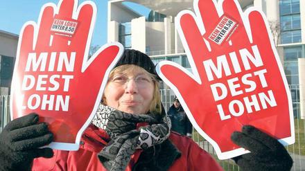 Die 8,50 Euro kommen – grundsätzlich 2015. Aber sofern es Tarifverträge gibt, ist eine Verschiebung bis 2017 möglich. Wenn sich Arbeitgeber und Gewerkschaften künftig nicht selbst auf Mindestlöhne verständigen, wird eine Kommission die Untergrenze festlegen. ]Foto: dpa/ ]