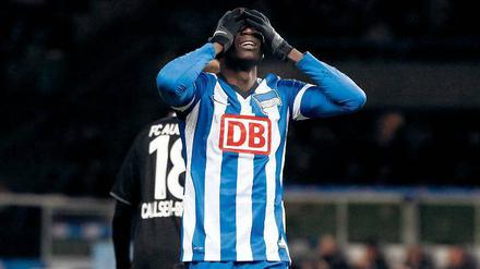 Wo ist der Sturm? Herthas Offensivspiel funktionierte gegen die defensiven Augsburger nicht, Angreifer Adrian Ramos wurde von seinen Kollegen selten in Szene gesetzt.