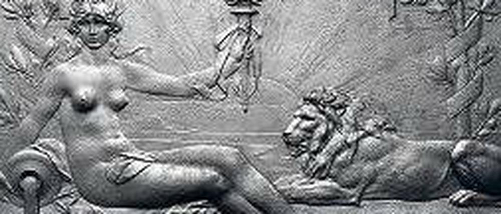 Dieses Eisenrelief galt bei der Enttrümmerung des Reichstages Anfang der fünfziger Jahre noch als Schrott. Jetzt soll sie versteigert werden.