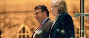 SPD-Chef Sigmar Gabriel und SPD-Vize Hannelore Kraft bei nächtlichen Koalitionsverhandlungen mit der Union.