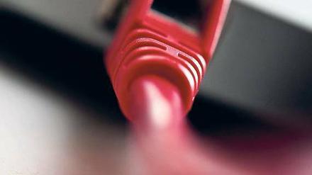 Am Netz. T-Systems betreibt die Informationstechnik großer Firmenkunden, verdient dabei aber zu wenig Geld. Neue Geschäftsfelder sollen das ändern. Foto: dpa