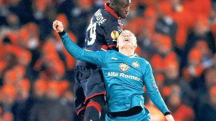 Signal zum Abflug. Sebastian Rode (r.) erreicht mit Frankfurt die K.o-Runde.Foto: AFP