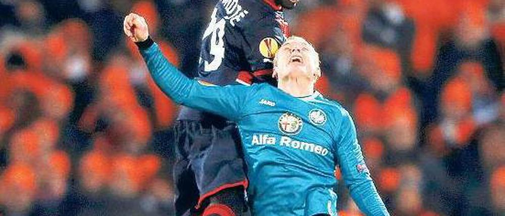 Signal zum Abflug. Sebastian Rode (r.) erreicht mit Frankfurt die K.o-Runde.Foto: AFP